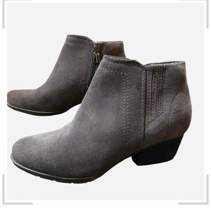 Blondo - Valli Gray Suede Waterproof Ankle Booties. Sz 6.5M.  EUC!